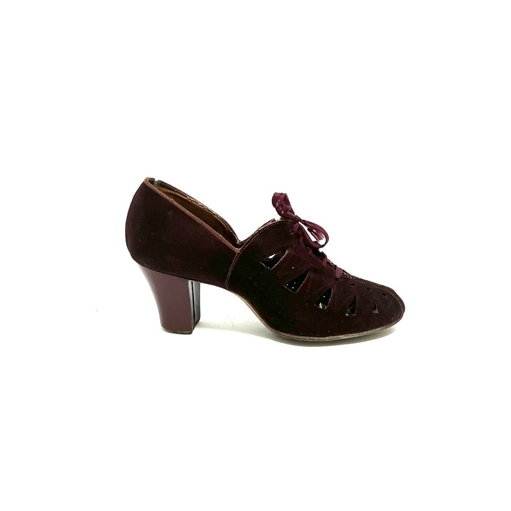 Vintage 1940s burgundy suede cutout lace up heeled oxfords